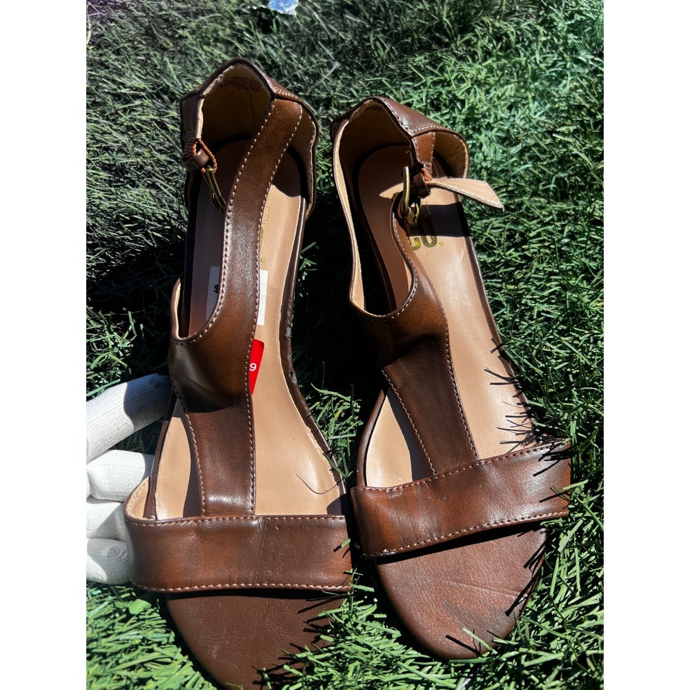 9 & Co Womens Brown T-Strap Wedge Sandals Size 7.5 M JJOMALLEY Low Heel